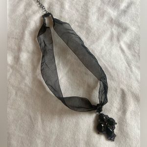 Tulle and Pendant Choker Necklace